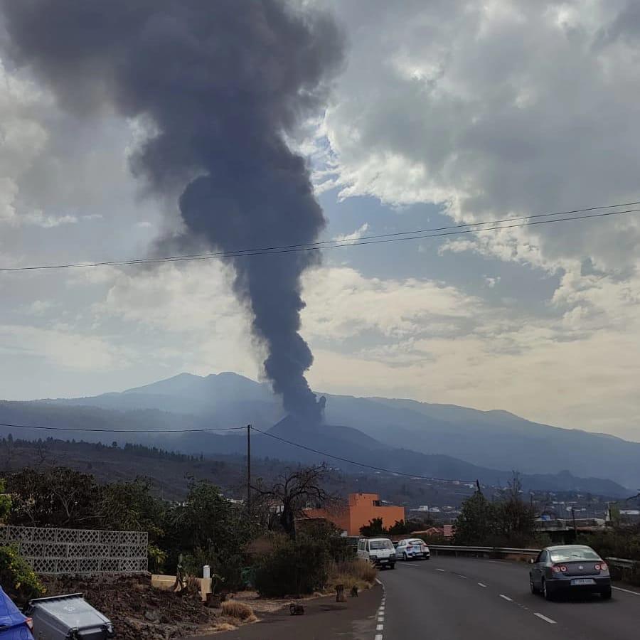 El volcán se reactiva tras varias horas de descanso