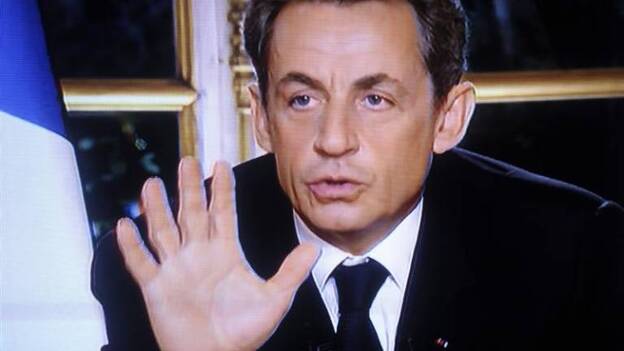 Sarkozy se alegra de haber evitado la "catástrofe" pero invita a no relajarse