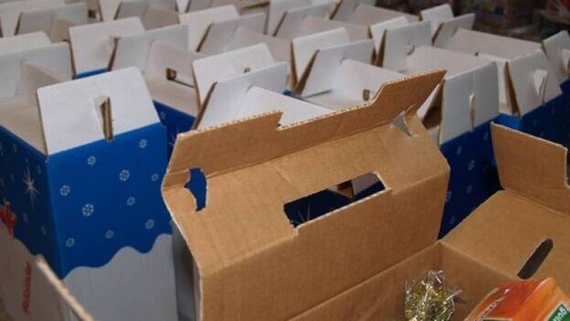 'Señor y Señora X' donan 30 cestas de navidad al banco de alimentos