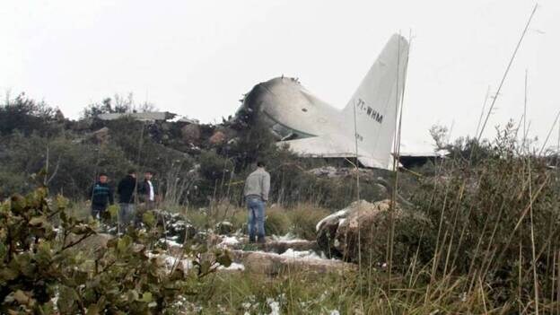 Confirman 76 muertos y un superviviente en el accidente aéreo en Argelia