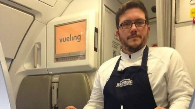 Vueling ofrece en un vuelo 'bocadillos gourmet' realizados por el chef Pablo Pizarro