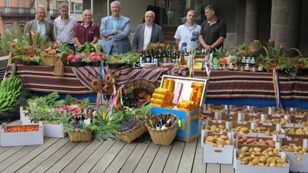 850 kilos de productos en la carreta del Cabildo | Canarias7