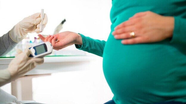 Sanidad ultima un plan de prevención de embarazos no deseados