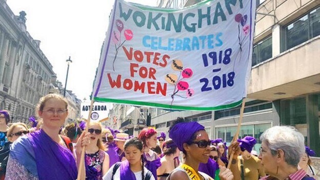 Marcha en conmemoración del voto femenino