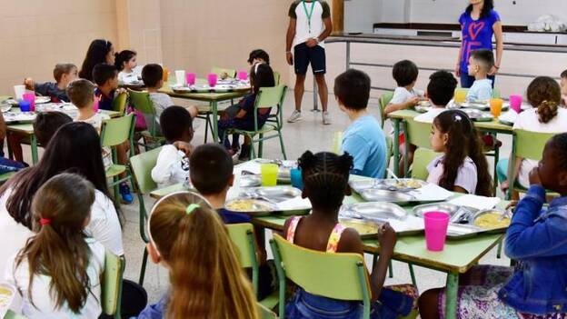 El Gobierno defiende la "eficiencia" del nuevo modelo de comedores escolares