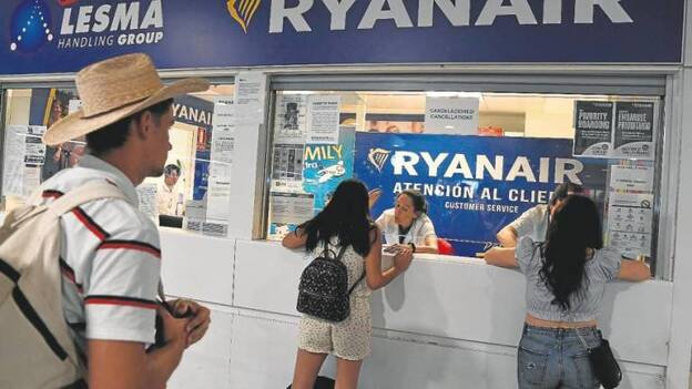 Ryanair debe garantizar el 100% de los vuelos canarios en la huelga