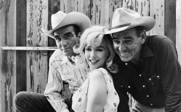 Montgomery Clift, Marilyn Monroe y Clark Gable en el rodaje de 'Vidas rebeldes'.