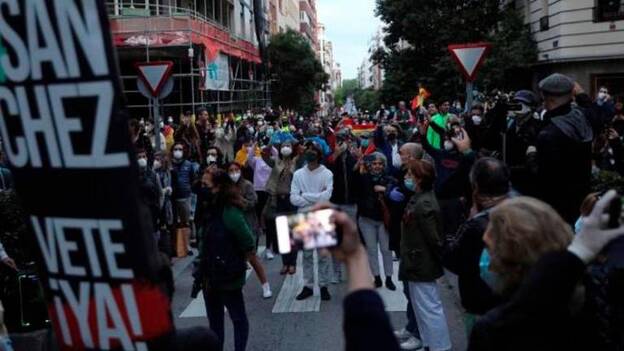 Protestas en la 'milla de oro' de Madrid | Canarias7 La milla de oro de Madrid se moviliza en contra del Gobierno