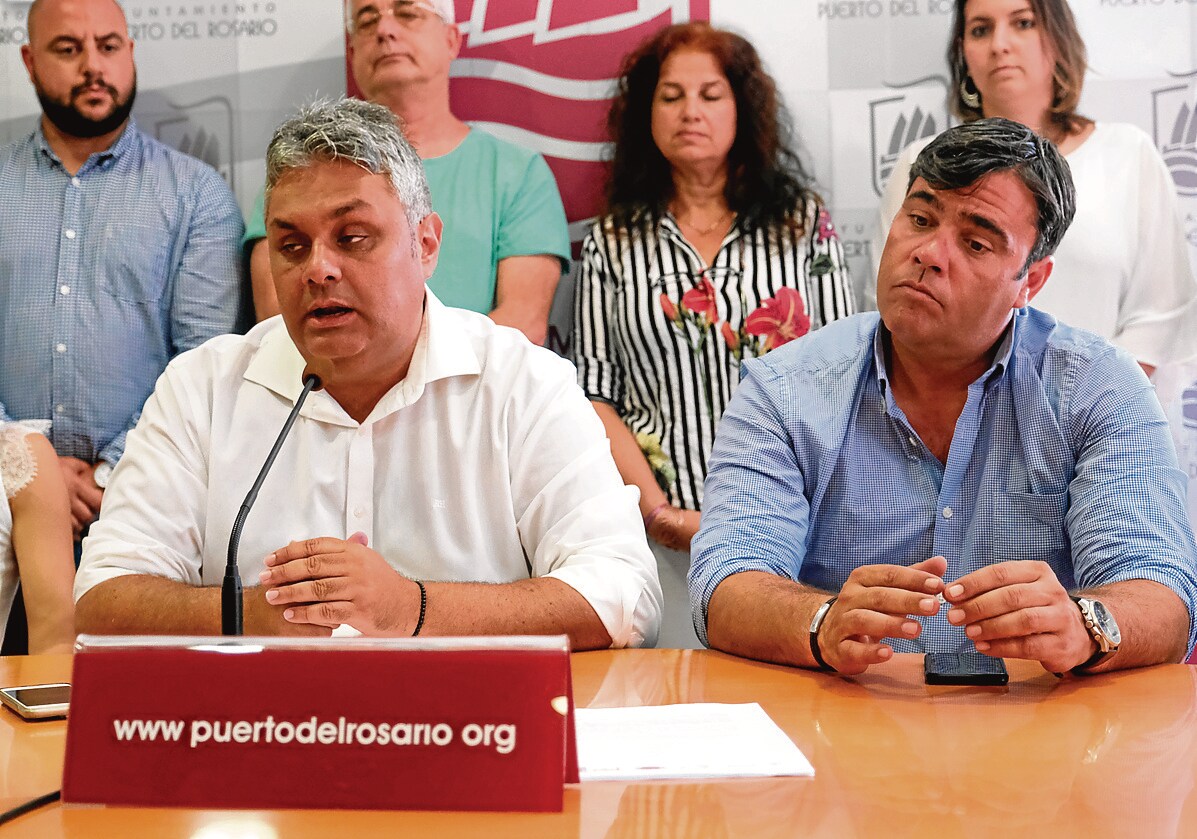 El alcalde Juan Jiménez y el concejal de Obras, José Juan Herrera Martel