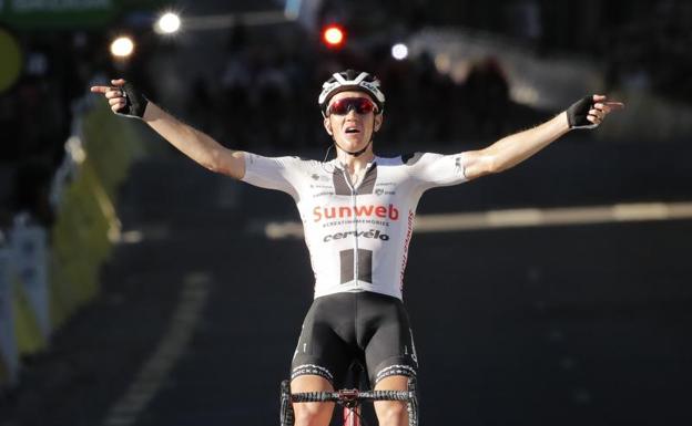 Kragh Andersen celebra su victoria en la decimocuarta etapa del Tour. 