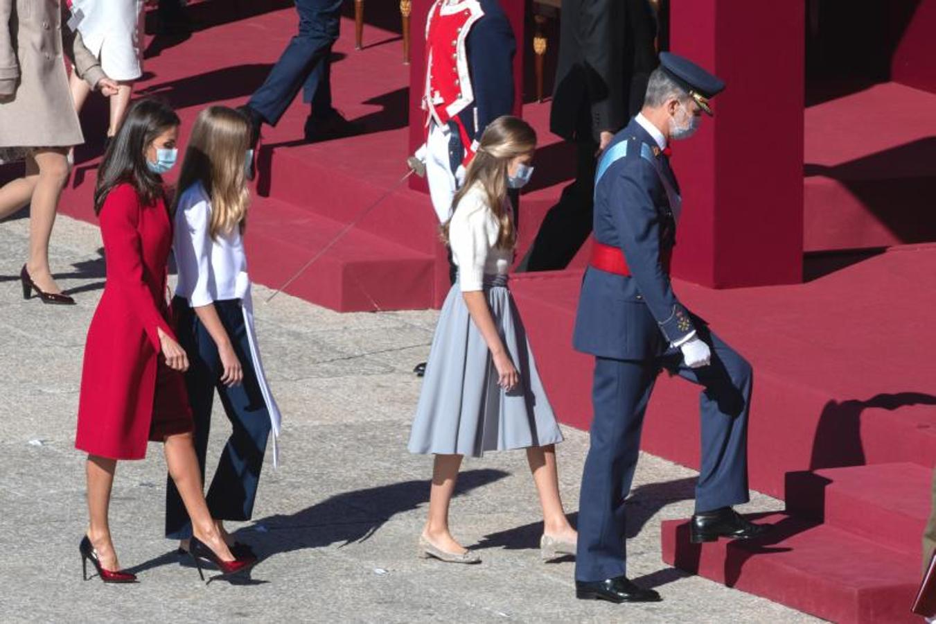 La Familia Real durante el acto celebrado en la plaza de la Armería del Palacio Real con motivo del Día de la Fiesta Nacional