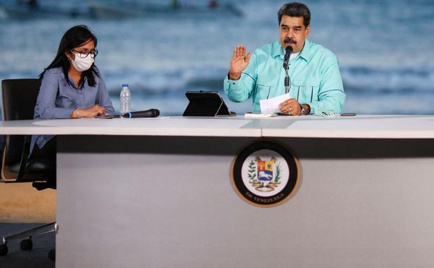 Delcy Rodríguez junto al presidente de Venezuela, Nicolás Maduro.