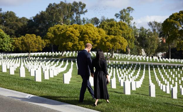 Los Duques visitan el Cementerio Nacional de Los Ángeles /REUTERS
