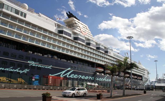 El 'Mein Schiff' de TUI Cruises fue el primero en estrenar los cruceros en la covid en Canarias, el 5 de noviembre. 