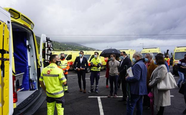 Sanidad presenta las nuevas ambulancias en La Palma