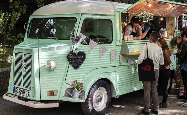 La capital consolida la oferta de 'food trucks' con nueve vehículos