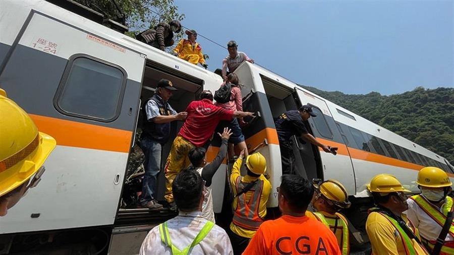 Taiwan registra el peor accidente de tren en 40 años