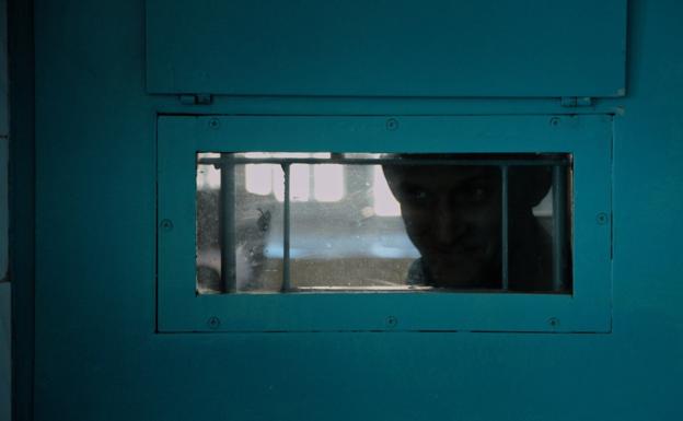 Uno de los presos del documental, en su celda de la prisión lituana en la que aún sigue. 