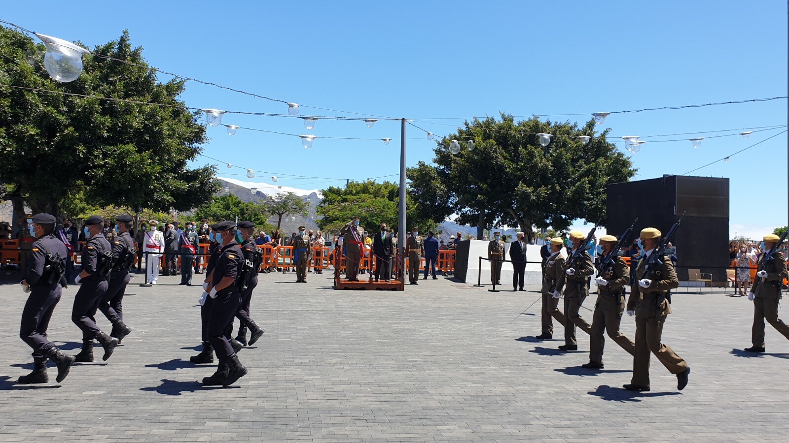 La plaza del Cabildo de Tenerife acoge los actos del día de las Fuerzas Armadas en Canarias 2021