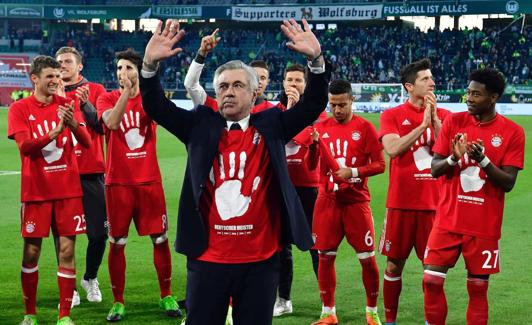 Carlo Ancelotti, celebrando la Bundesliga que ganó con el Bayern de Múnich. /John MacDougall (Afp)