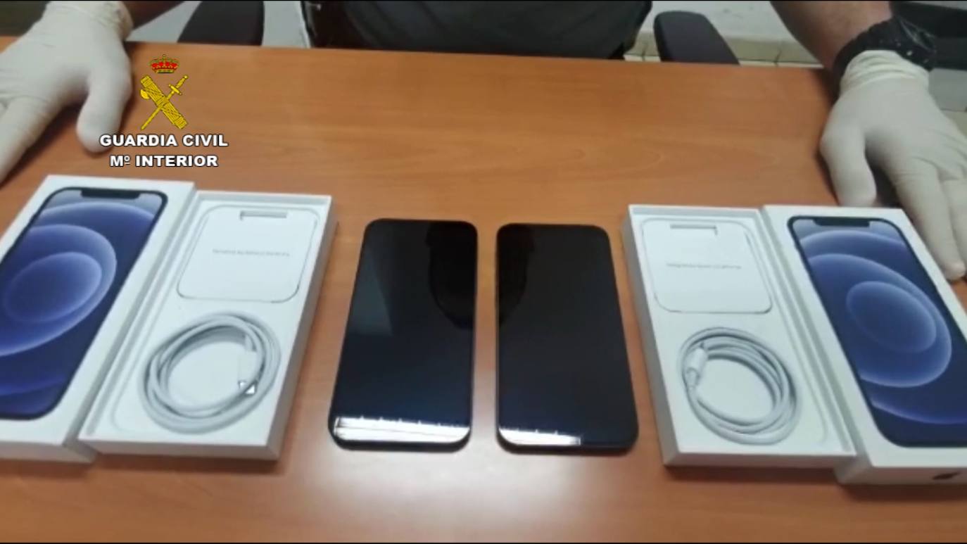 La Guardia Civil recupera dos móviles robados en diciembre en la capital