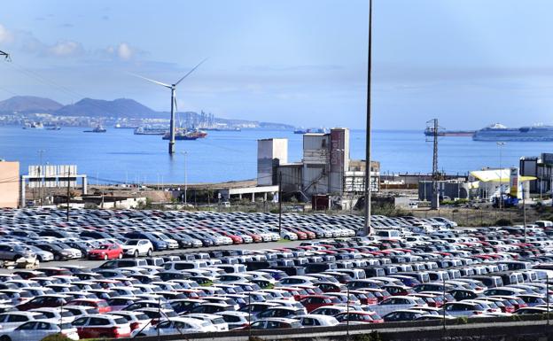 Actualmente hay en Canarias en torno a 25.000 vehículos en alquiler. En los últimos meses se han incorporado 1.000 unidades más. / ARCADIO SUÁREZ