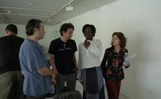 Elvira Dyangani (segunda por la derecha), en 2005, en el CAAM. / C7