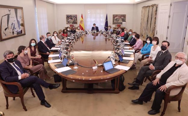 Primer Consejo de Ministros tras la última remodelación del Gobierno en julio.
