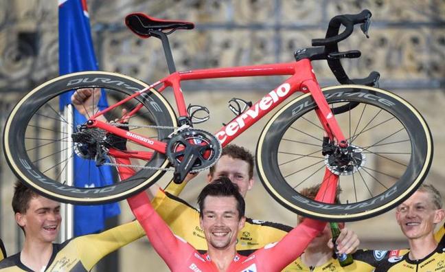 Roglic conquista su tercera Vuelta consecutiva tras exhibirse en la crono final