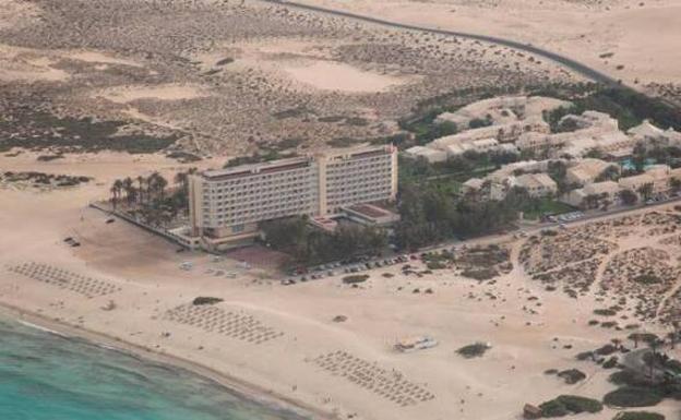 Hotel y apartamento Oliva Beach, en Grandes Playas de Corralejo.  / Javier Melián / acfi prensa