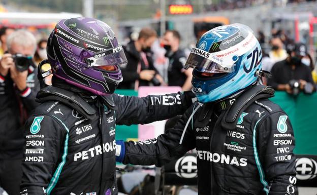 Lewis Hamilton y Valtteri Bottas, tras la clasificación en Turquía.