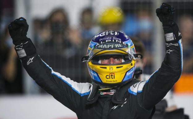 Fernando Alonso celebra su tercer puesto en Catar./ep