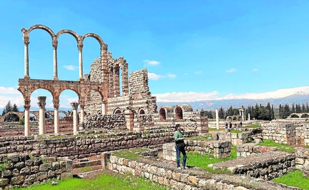 Ruinas de la ciudad omeya de Anjar. 