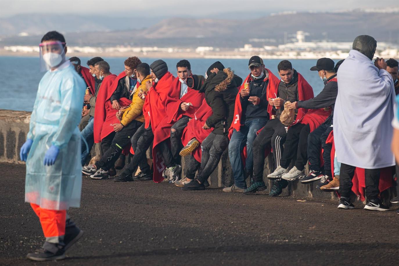 Grupo de inmigrantes rescatados recientemente cerca de las costas de Fuerteventura. 