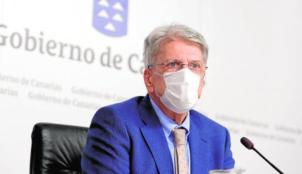 Julio Pérez, en una comparecencia tras una reunión del Consejo de Gobierno. / EFE