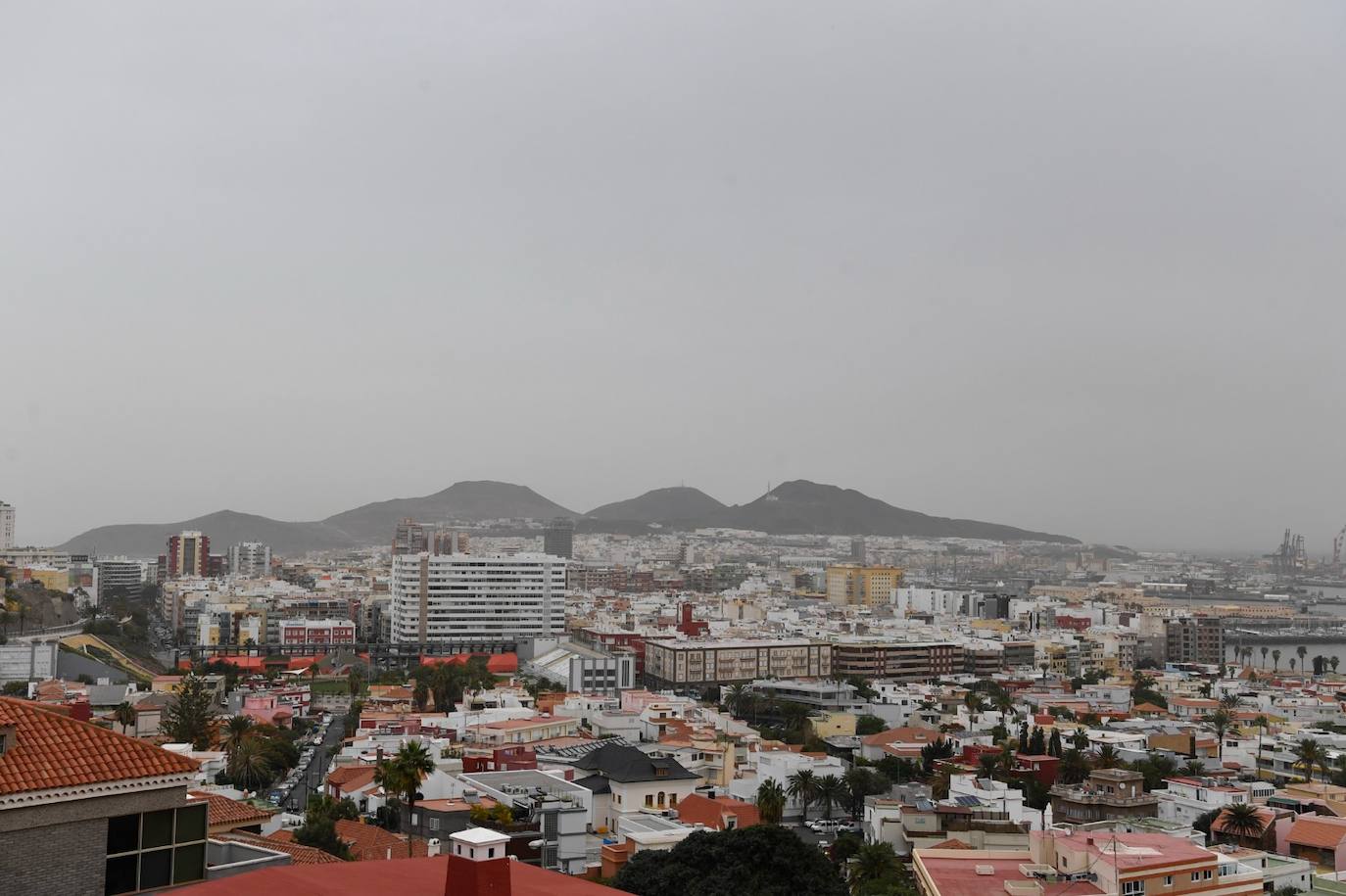 La calima sigue empolvando a Gran Canaria