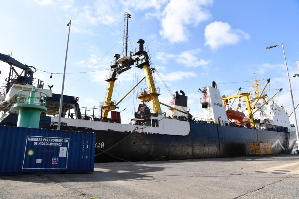 El puerto de Las Palmas, con 3 barcos rusos atracados, a la espera del veto