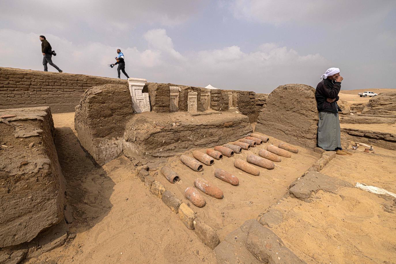 Egipto descubre cinco tumbas faraónicas en Saqqara
