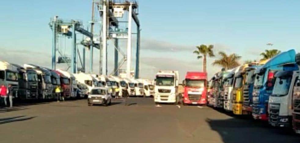Concentration of truckers in the port of La Luz