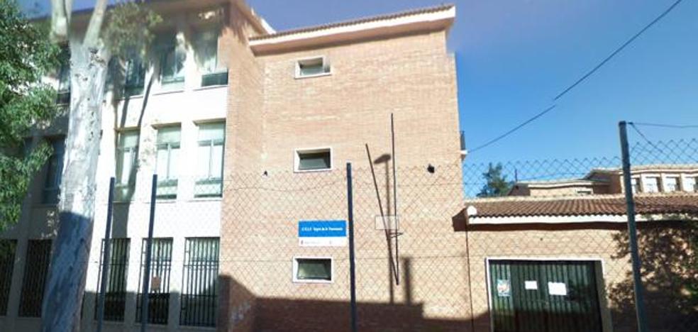 A student from a school in Murcia goes to class with a gun