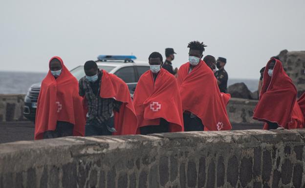 Marruecos arresta a 231 emigrantes subsaharianos que querían ir a Canarias