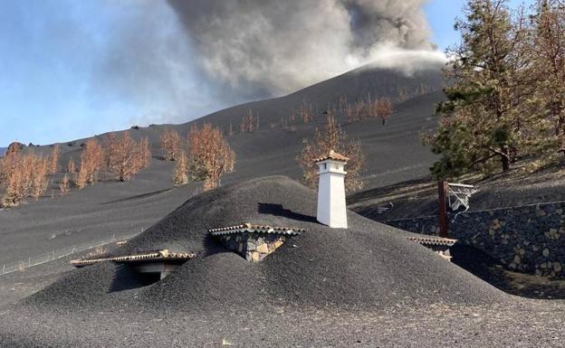 El servicio jurídico gratuito del Colegio de Abogados atiende a 1.700 afectados por el volcán en La Palma