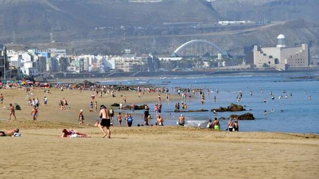 Una muerte y siete heridos, entre ellos tres menores, en las costas de Canarias