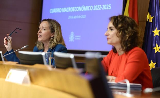 Las ministras de Economía y de Hacienda, Nadia Calviño y María Jesús Montero. /ep