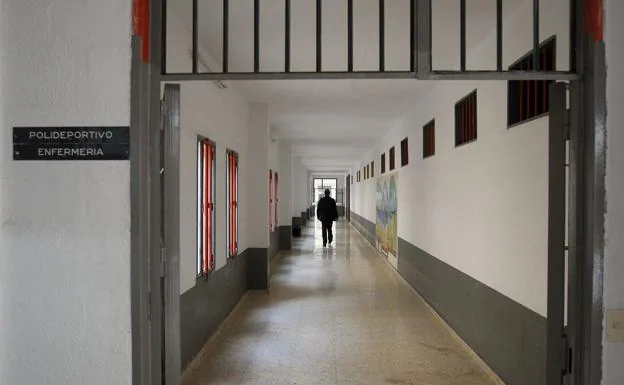 One of the corridors of the Castellón prison. 
