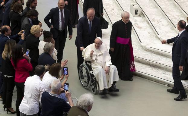 El papa Francisco, ayer, en una acto público en el Vaticano. 