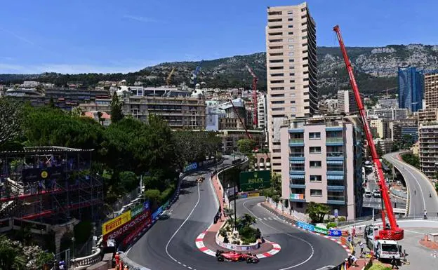 Charles Leclerc, in the urban circuit of Montecarlo. 