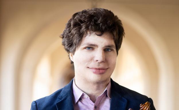 Violinist Augustin Hadelich will be the soloist on Friday. 