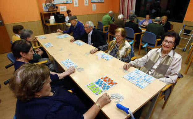 A group of retirees playing bingo. 