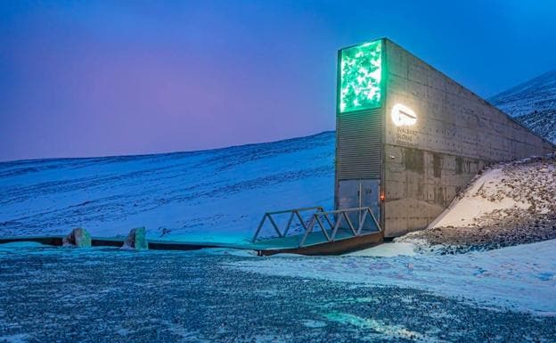El Banco Mundial de Semillas de Svalbard es un almacén subterráneo situado en la isla de Spitsbergen, en el archipiélago noruego de Svalbard. /Marcin Kadziolka / Shutterstock
